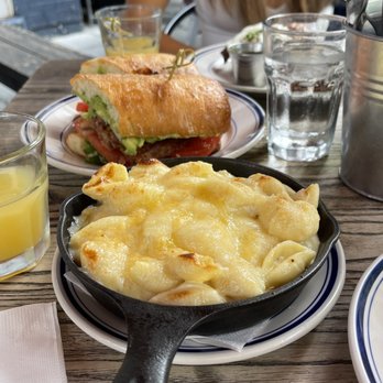 Duke's Grocery - Truffle Mac and Cheese and Posh B.L.T.A. - Pubs Near Me - Washington, DC, District of Columbia