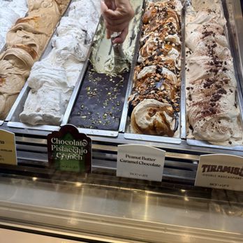 Bacio Di Latte - Chocolate pistachio - Ice Cream & Frozen Yogurt Near Me - San Jose, California