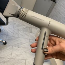 BREITENMOSER & REY INTERCOIFFURE GmbH - Last gadget hairdryer