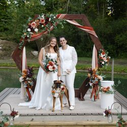 Kingsville Lodge - Your dog is welcome to join your outdoor ceremony