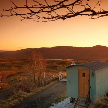 Skye Shepherd Huts - Sunrise over "Bothan Beileag" - Bed & Breakfast Near Me - Broadford, HLD Skye Shepherd Huts - Sunrise over "Bothan Beileag" - Bed & Breakfast Near Me - Broadford, HLD