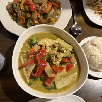 Saab Sis Thai - C.2 Green Curry - Thai Near Me - Royal Oak, Michigan Saab Sis Thai - C.2 Green Curry - Thai Near Me - Royal Oak, Michigan