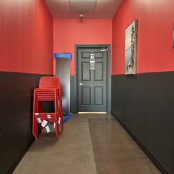 A1 Pizza - Hall to bathroom