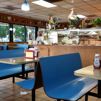 Friday's - Inside...seat yourself after ordering at the counter - American Near Me - Shiner, Texas Friday's - Inside...seat yourself after ordering at the counter - American Near Me - Shiner, Texas