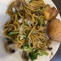 Lo Mein made on the Korean BBQ Lo Mein made on the Korean BBQ