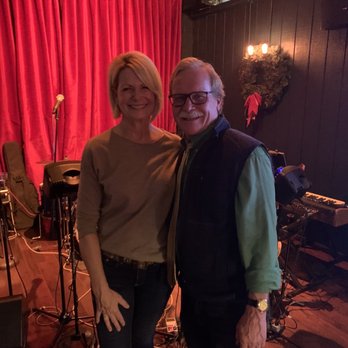 Avignone's - Chris Erskine and Andrea Yoka - Lounges Near Me - Montrose, California