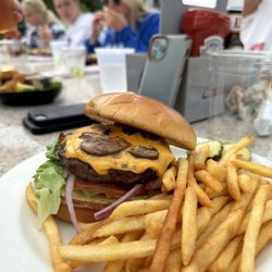 Izatys Resort Club House - Izatys Burger