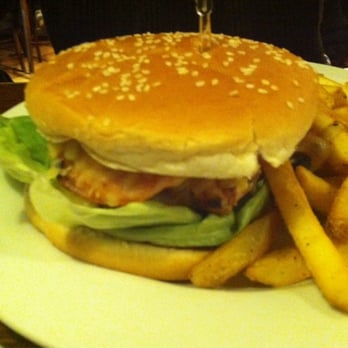 TGI FRIDAYS - Chicken burger - American Near Me - Vienna, 9 TGI FRIDAYS - Chicken burger - American Near Me - Vienna, 9
