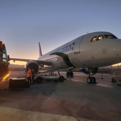 Kay-Lee  Charters - Airport service!