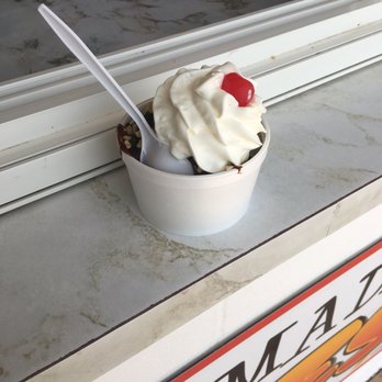Skinner's River Road - Hot fudge sundae - Burgers Near Me - Lockport, Manitoba Skinner's River Road - Hot fudge sundae - Burgers Near Me - Lockport, Manitoba