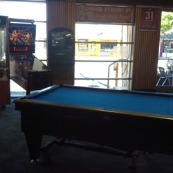 Hampstead Hotel - Pool Table