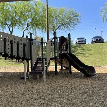 Discovery District Park - Close parking lot with plenty of spaces - Parks Near Me - Gilbert, Arizona