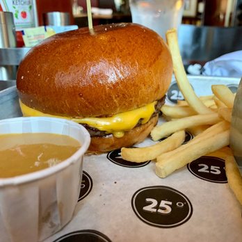 25 Degrees - Burgers Near Me - Los Angeles, California