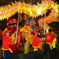 Chinese New Year in Binondo - Lion and dragon dance in the street