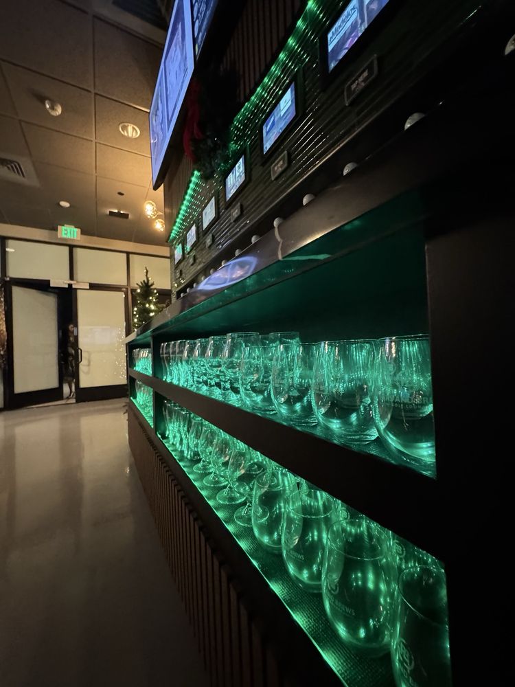 Pars and Brews Golf Lounge Logo