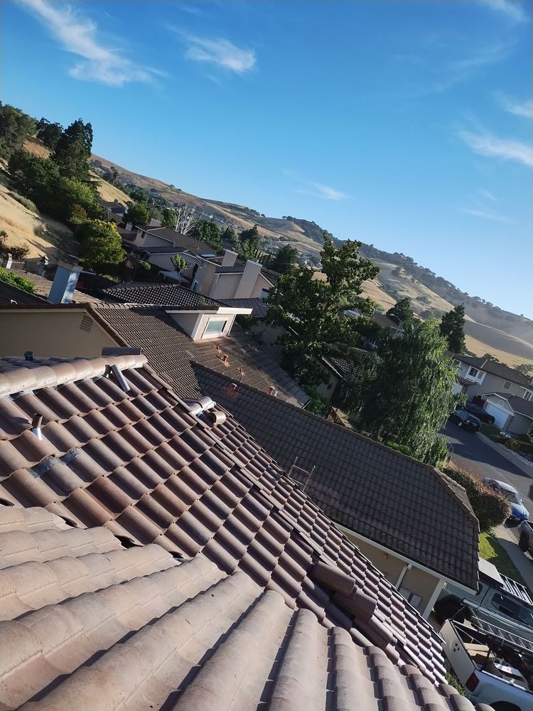 Slide of RR Alvarez Roofing