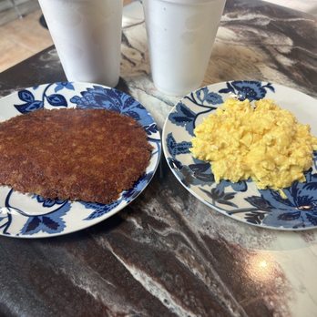 Derry's Restaurant - 2 Eggs with Corn Beef Hash - Breakfast & Brunch Near Me - Hollywood, Florida Derry's Restaurant - 2 Eggs with Corn Beef Hash - Breakfast & Brunch Near Me - Hollywood, Florida