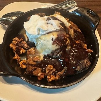 Burtons Grill & Bar - Blondie Brownie Sundae - New American Near Me - Plantation, Florida