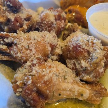 Hurricane Grill & Wings - 10 Bone-In Wings - American Near Me - Round Rock, Texas