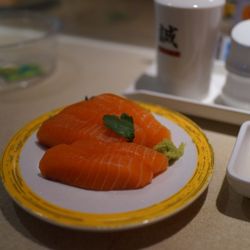 Makoto - Salmon sashimi