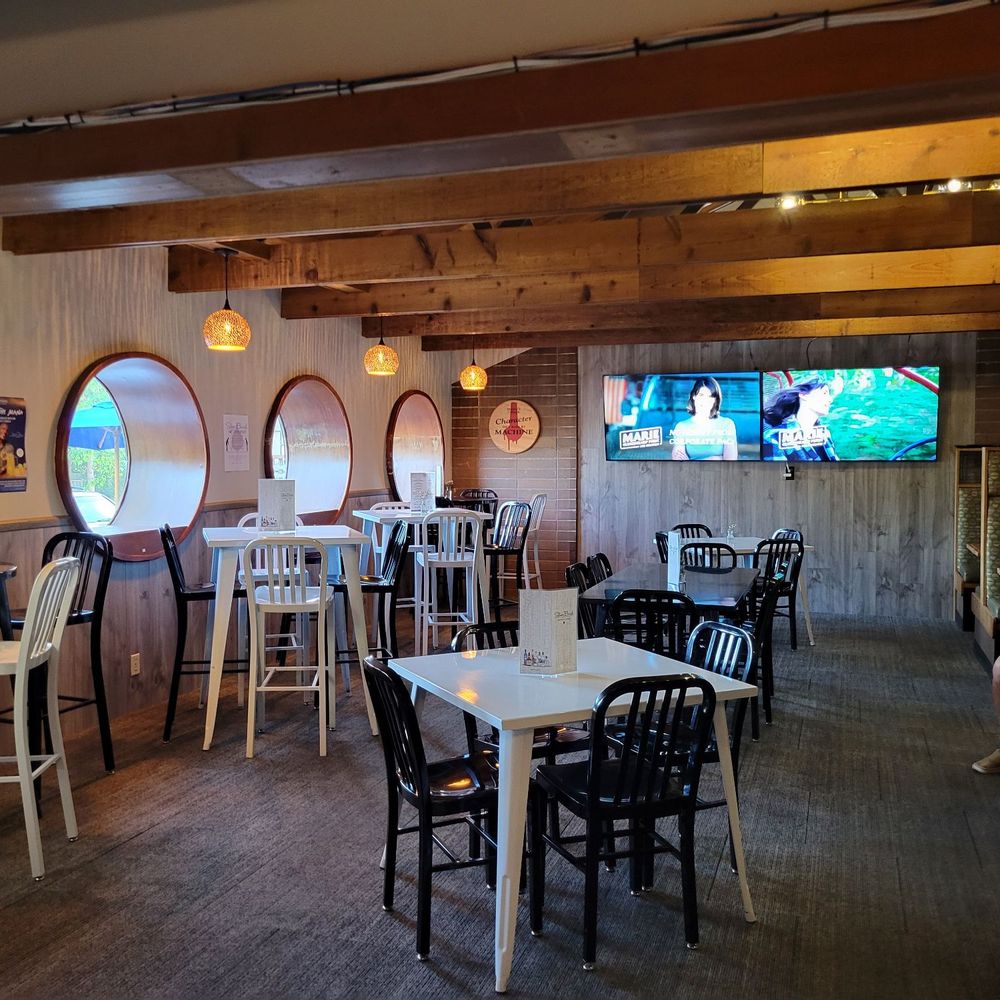 Silver Birch Kitchen  Lounge - Interior - New American Near Me - Portland, Oregon