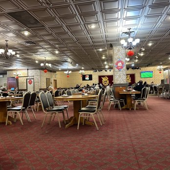 Ding Feng Seafood Restaurant - Interior look! Spacious and great for large families and kids - Dim Sum Near Me - Seattle, Washington Ding Feng Seafood Restaurant - Interior look! Spacious and great for large families and kids - Dim Sum Near Me - Seattle, Washington