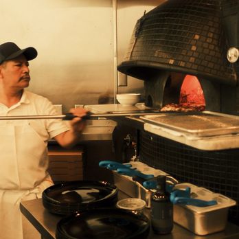 Sei Pizza Bar - Pizzaiolo doing pizzaiolo things.  (XT5 23mm f/2) - Pizza Near Me - Los Angeles, California