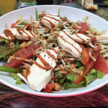 L'Amitié - Salade du moment : salade thaï - French Near Me - Vitry-sur-Seine, 94 L'Amitié - Salade du moment : salade thaï - French Near Me - Vitry-sur-Seine, 94