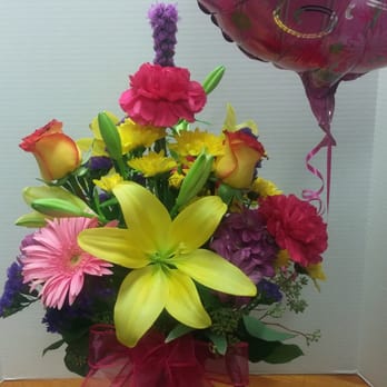 Robinson's Flowers - Colorful vase with balloon - Florists Near Me - La Puente, California