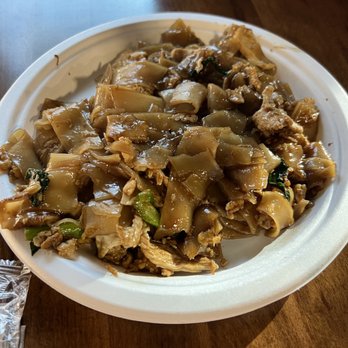 Curry Up & Wok This Way - Pad See Ew - Thai Near Me - Waco, Texas Curry Up & Wok This Way - Pad See Ew - Thai Near Me - Waco, Texas