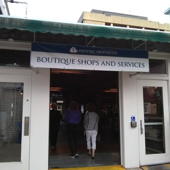 Historic Properties Privateers Wharf - Shopping Centers Near Me - Halifax, Nova Scotia