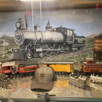 Track One - Decor - American Near Me - El Paso, Texas Track One - Decor - American Near Me - El Paso, Texas