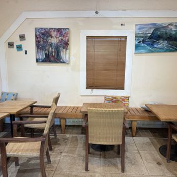 Island Fresh Café - Indoor seating - Breakfast & Brunch Near Me - Paia, Hawaii Island Fresh Café - Indoor seating - Breakfast & Brunch Near Me - Paia, Hawaii