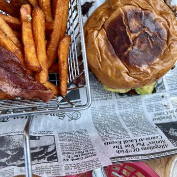 Night & Day Cafe - Serious burger & sweet potato fries!! - Beer Bar Near Me - Coronado, California Night & Day Cafe - Serious burger & sweet potato fries!! - Beer Bar Near Me - Coronado, California