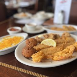 Felix's Fish Camp - Little Bateau Platter (pronounced Batty)