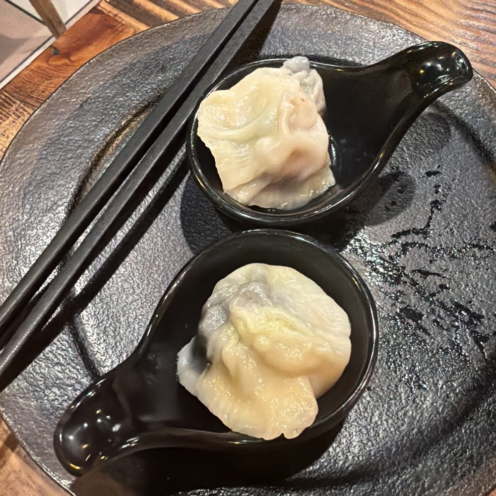 Fusion Dumpling - Juicy Pork Shrimp and Chives Dumplings - Dim Sum Near Me - San Francisco, California
