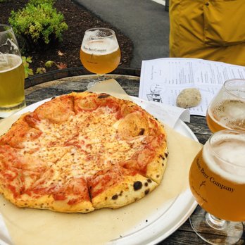 Maine Beer - Cheese pizza & beer - Breweries Near Me - Freeport, Maine