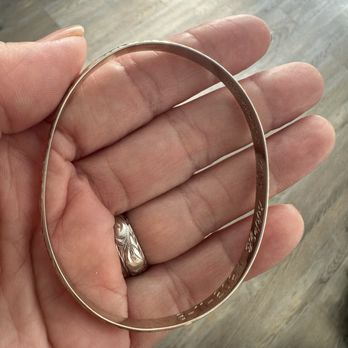 Wahing Jewelry & Arts - I opt out of the round to oval shape - Jewelry Near Me - Honolulu, Hawaii Wahing Jewelry & Arts - I opt out of the round to oval shape - Jewelry Near Me - Honolulu, Hawaii