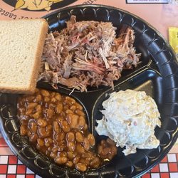 LA BBQ & Company - Pull pork plate with baked beans and potato salad