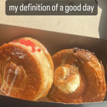 Momo Cafe - Strawberry & cream / tiramisu croissant - Desserts Near Me - Atlanta, Georgia Momo Cafe - Strawberry & cream / tiramisu croissant - Desserts Near Me - Atlanta, Georgia