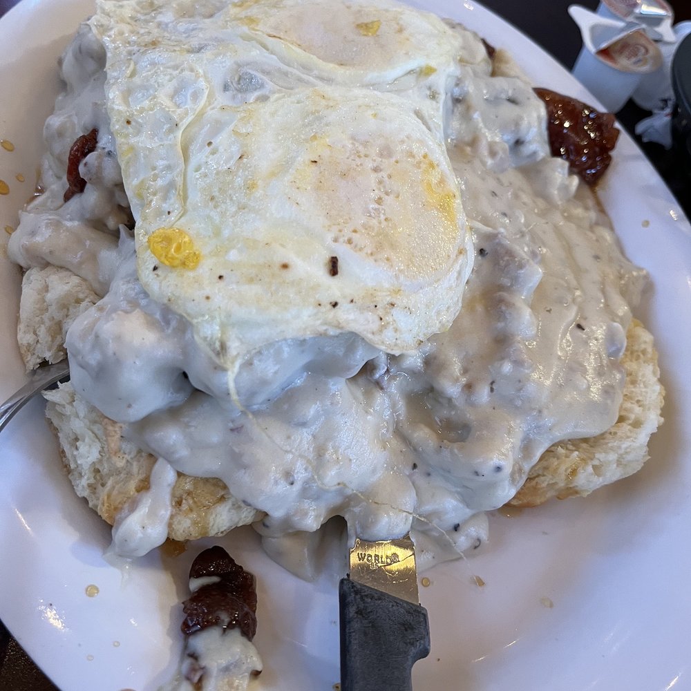 Billy Gail's - Chicken biscuits and gravy - American Near Me - Branson, Missouri Billy Gail's - Chicken biscuits and gravy - American Near Me - Branson, Missouri