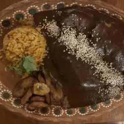La Perla Pixan & La Carbonería - Chicken with Mole