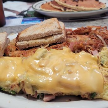 BLD's Restaurant - Western omelet rye toast and we'll done hash browns - Breakfast & Brunch Near Me - Ronkonkoma, New York