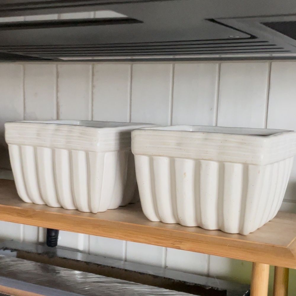 Live Beautiful Home - Two fruit storage dishes - Home Decor Near Me - Kailua, Hawaii Live Beautiful Home - Two fruit storage dishes - Home Decor Near Me - Kailua, Hawaii