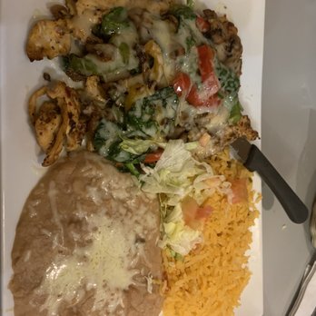 3 Margaritas Pueblo - Pollo con espinacas, hongos, bell peppers, y queso - Mexican Near Me - Pueblo, Colorado 3 Margaritas Pueblo - Pollo con espinacas, hongos, bell peppers, y queso - Mexican Near Me - Pueblo, Colorado