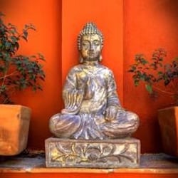 LifePath Center - El Buda en uno de los patios, todo el lugar irradia una paz increíble