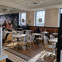 Paris Baguette - Dining area
