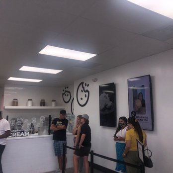 Crumbl - Point Loma - Line - Bakeries Near Me - San Diego, California