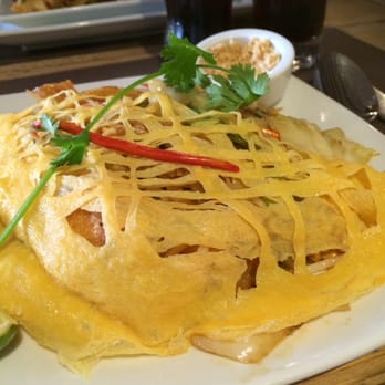 Giggling squid - Vegetarian pad Thai - Thai Near Me - Marlow, BKM