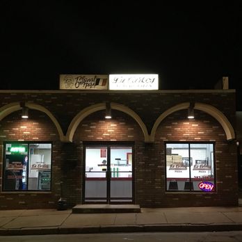 Dicarlos Downtown Pizza - exterior of restaurant at night - Pizza Near Me - Steubenville, Ohio Dicarlos Downtown Pizza - exterior of restaurant at night - Pizza Near Me - Steubenville, Ohio